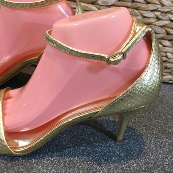 Lilly Pulitzer Gold “Natalie” Heels - Picture 7 of 15